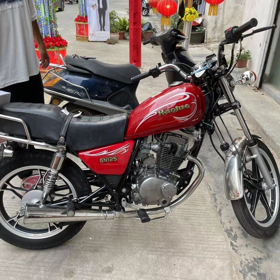 Moto d’occasion Haojue HJ125-8 – Moto classique à essence avec boîte manuelle, idéale pour les trajets quotidiens et le transport de marchandises
