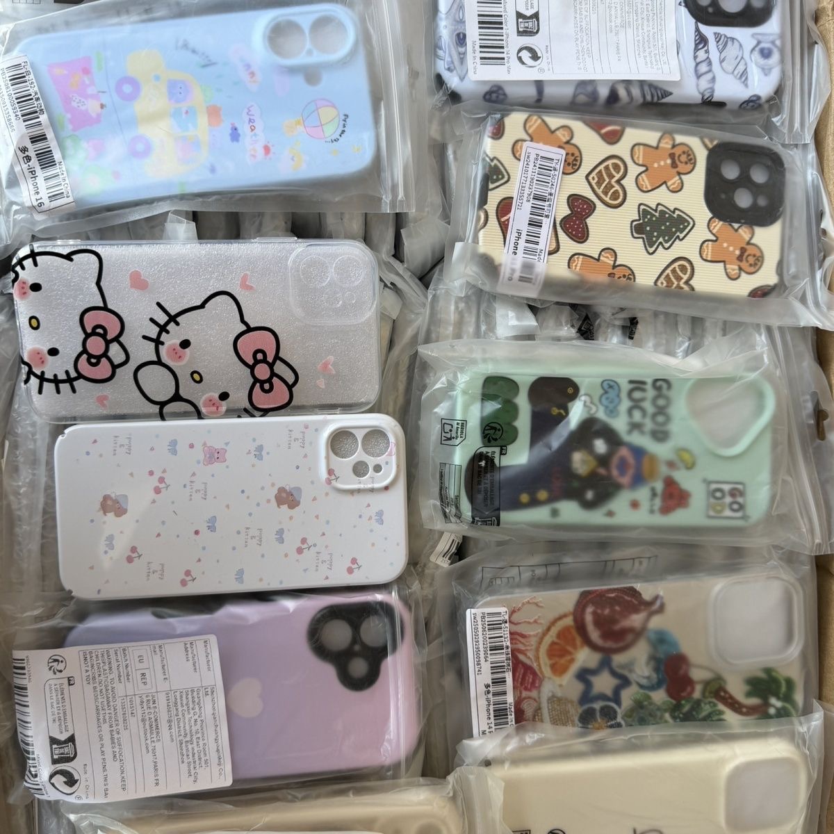 Lot de 900 coques téléphone mix IPhone 11 à 17