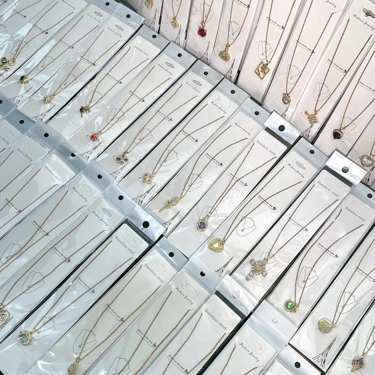 Lot de 1000 colliers en acier inoxydable couleur or et argent – Ne noircissent pas – Vente en gros – Idéal marché et revente