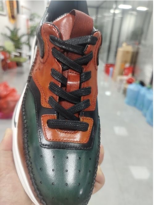 Chaussures en cuir à empiècements pour homme