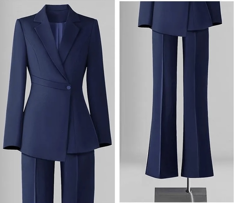 Tailleur bleu professionnel pour femme
