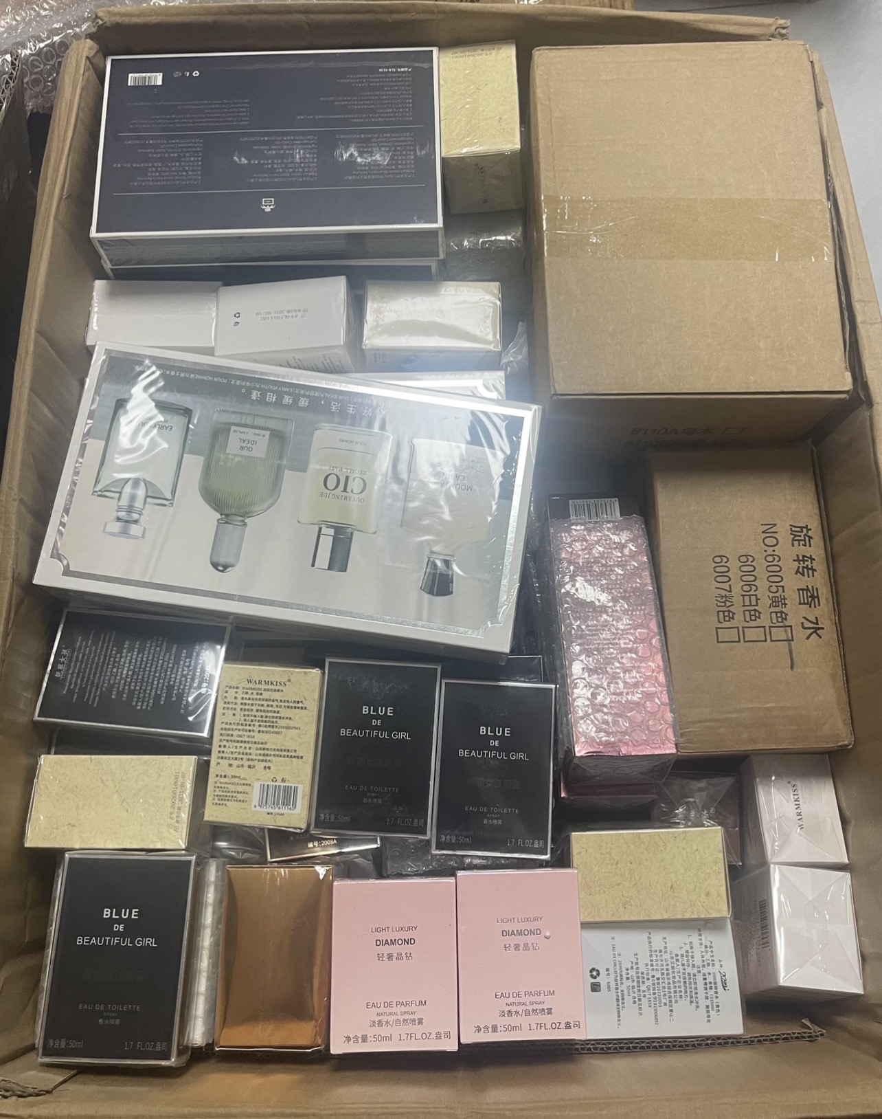 Lot de 100 parfums 100ml, coffret, 50 ml et 30 ml
