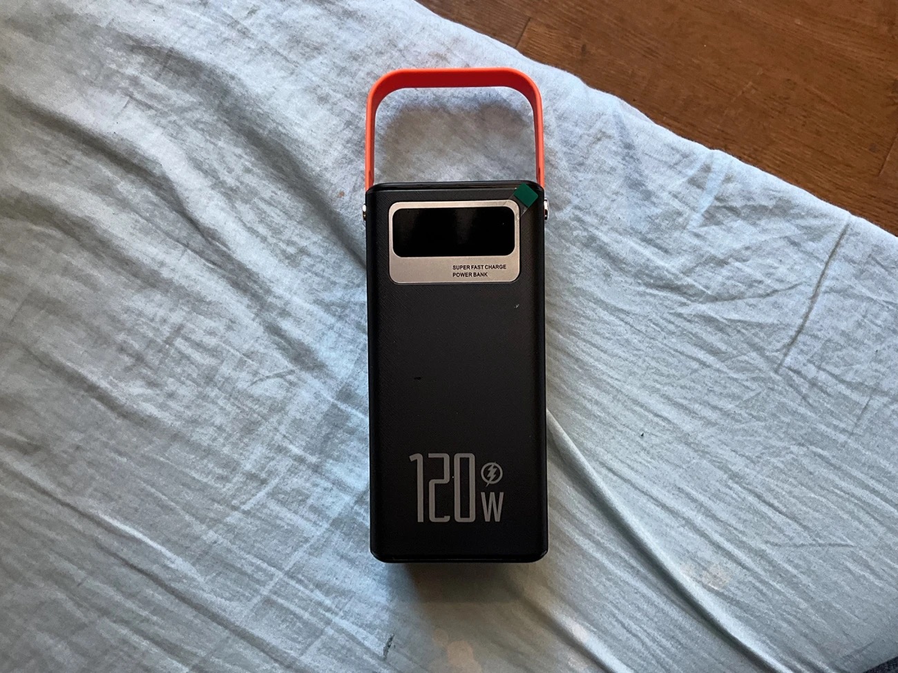Batterie externe 120 W grande capacité avec câbles intégrés