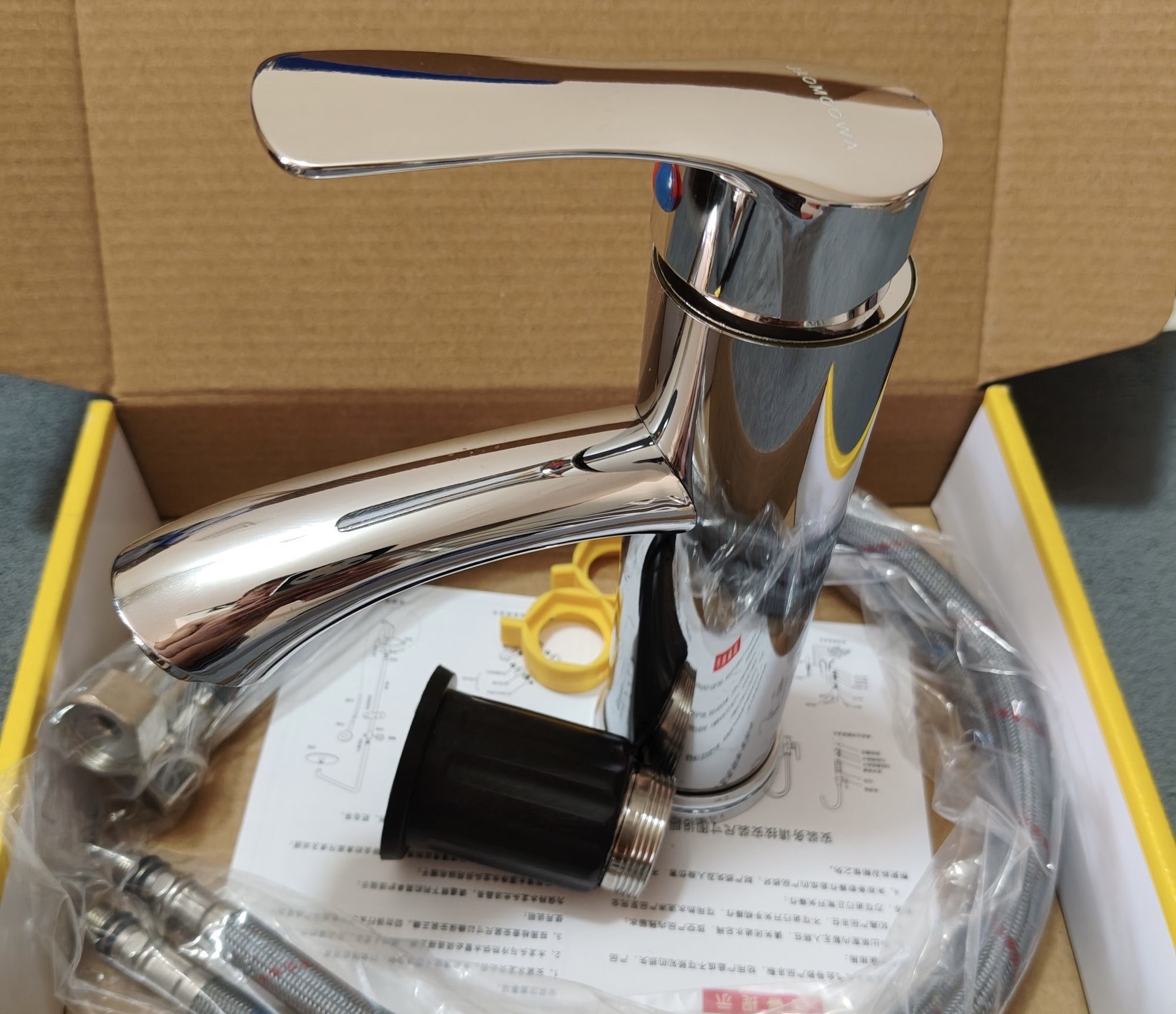 Lot de 30 robinets de lavabo chromés