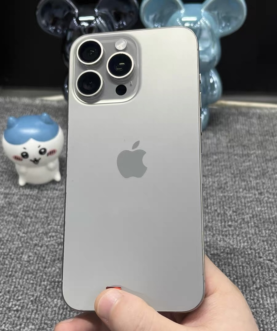 iPhone 15 pro Max 256 giga écran change le reste origine