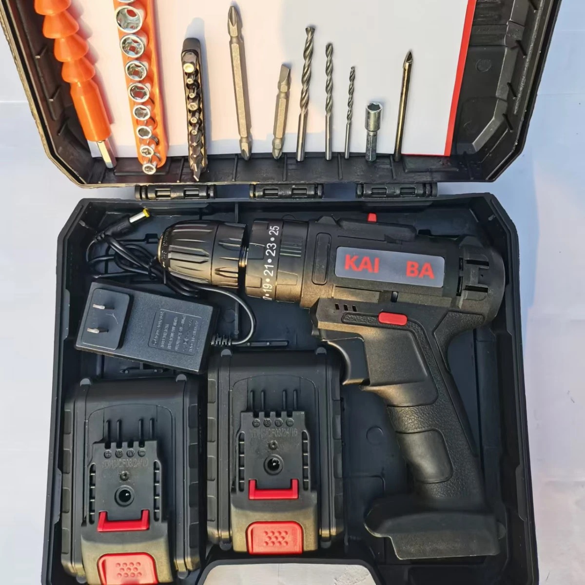 Lot de 10 perceuses-visseuses sans fil multifonctions avec 02 batteries pour chaque