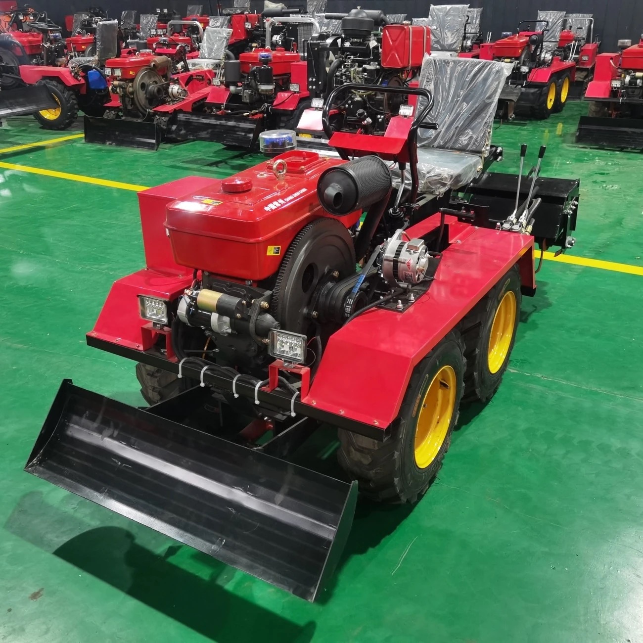 Motoculteur agricole à chenilles multifonction